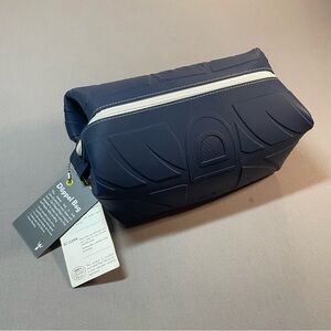 NWT Wurkin Stiffs Navy Silicon Dopp Kit Toiletries Bag; Leak Resistant